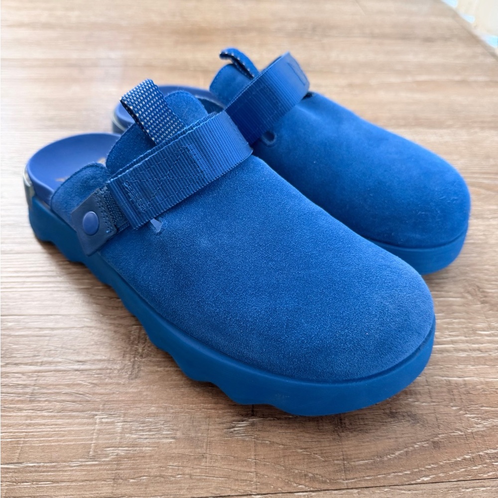 Sorel Women's Viibe Clogs in cobalt blue suede - W9.5